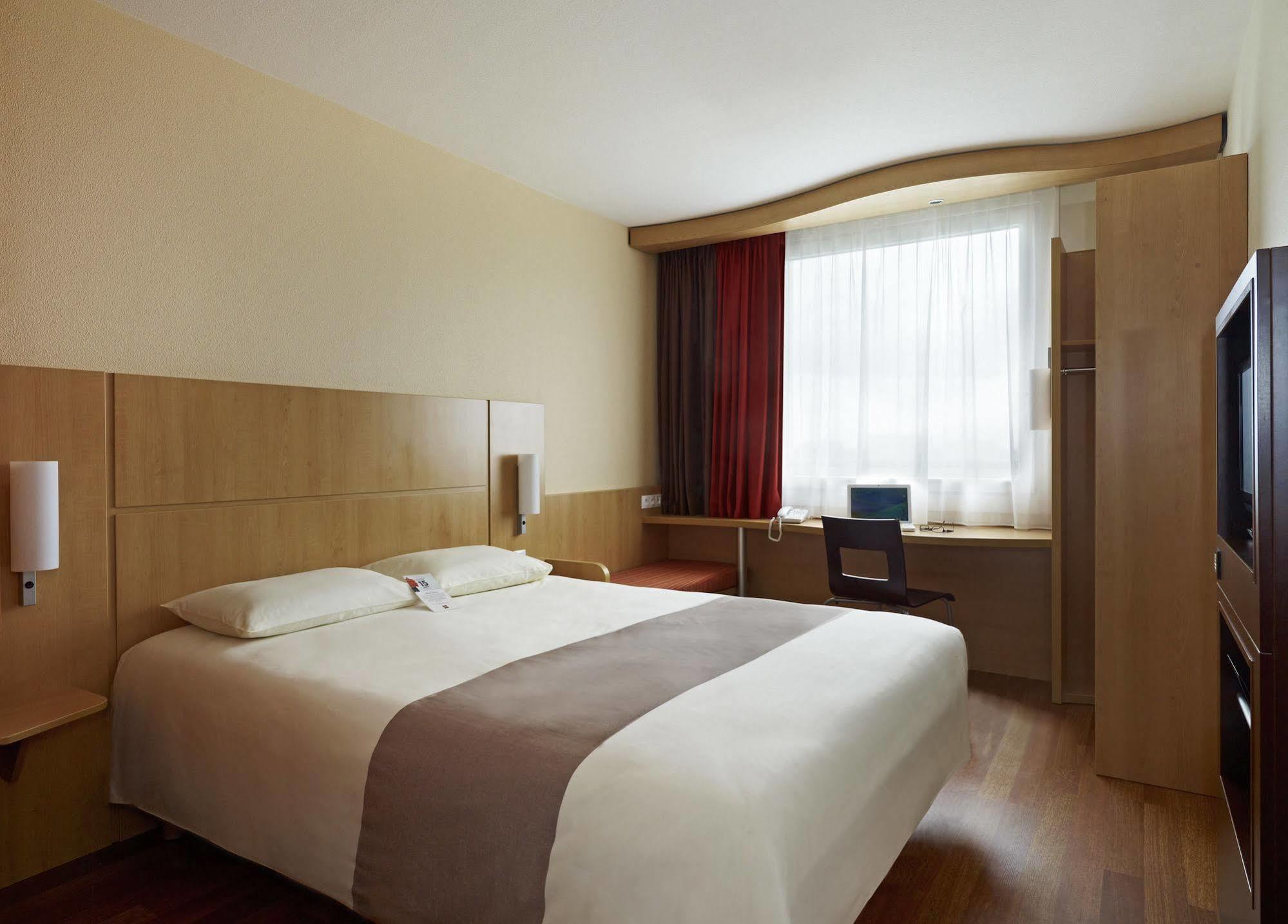 Hotel Ibis Kielce Centrum Luaran gambar